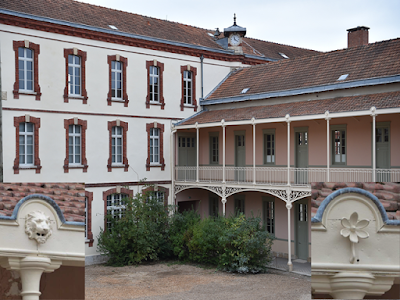 International Beauty & Cosmetic Business School by Régine Ferrère à Chartres