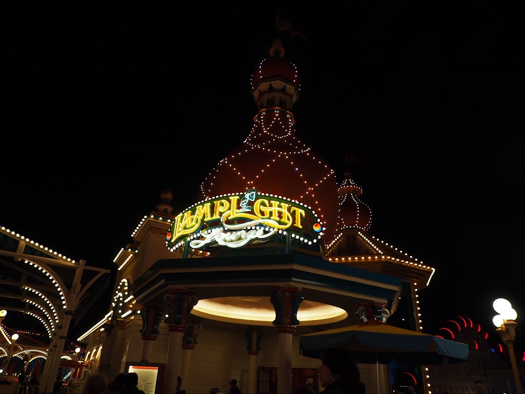 Lamplight Lounge 92802