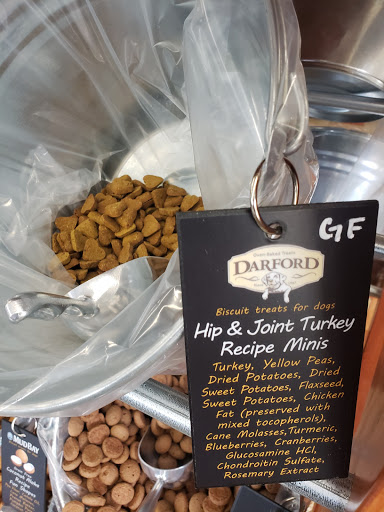 Pet Supply Store «Mud Bay», reviews and photos, 12186 SW Scholls Ferry Rd, Tigard, OR 97223, USA