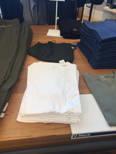 Clothing Store «Gap Factory Store», reviews and photos, 741 S Broadway, Los Angeles, CA 90014, USA