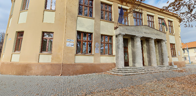 Értékelések erről a helyről: A Petőfi Sándor (megszűnt) általános iskolának emléktábla, Szentes - Templom