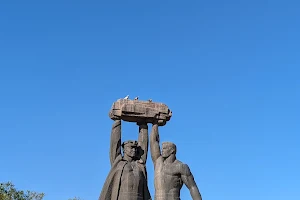 "Miners' Glory" Monument image