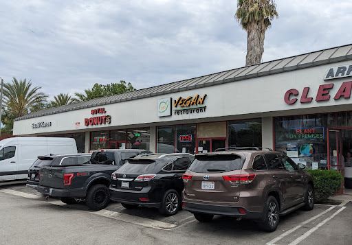 Donut Shop «Royal Donuts», reviews and photos, 633 S Arroyo Pkwy, Pasadena, CA 91105, USA