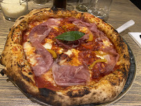 Pizza du Restaurant italien 𝐂𝐀𝐑𝐈𝐒𝐌𝐀 • 𝐏𝐢𝐳𝐳𝐞𝐫𝐢𝐚 & 𝐂𝐮𝐜𝐢𝐧𝐚 𝐈𝐭𝐚𝐥𝐢𝐚𝐧𝐚 • à Les Pavillons-sous-Bois - n°16