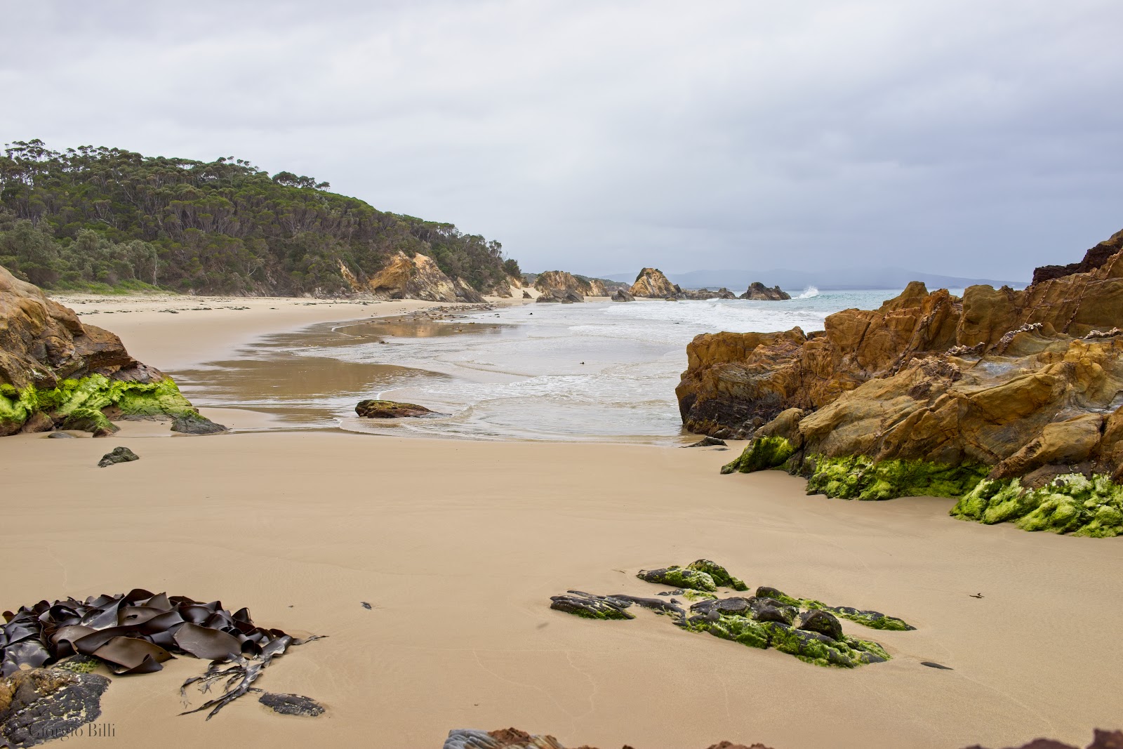 Secret Beach'in fotoğrafı geniş bir kıyı şeridi ile birlikte