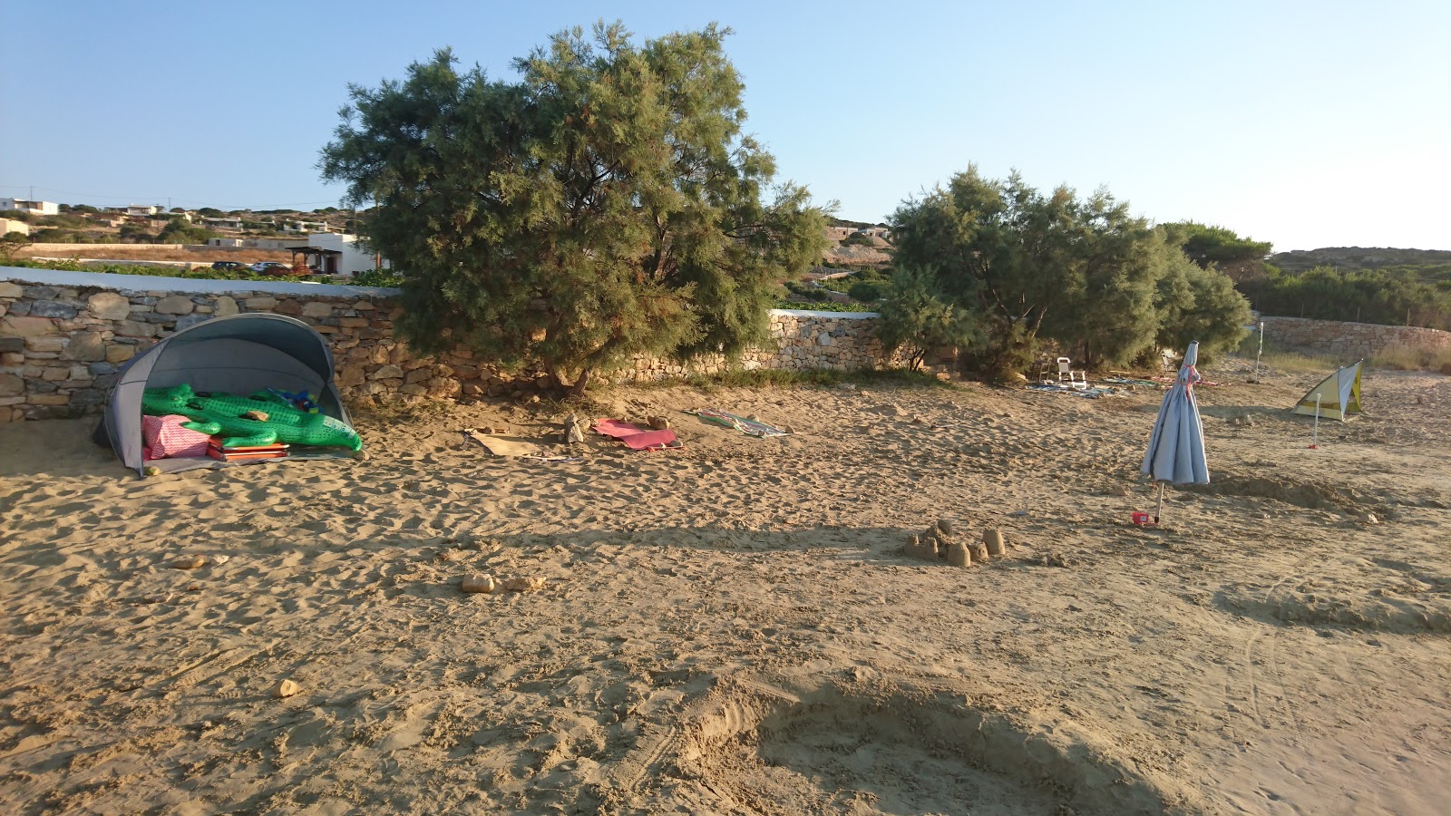 Foto de Fanos beach localizado em área natural