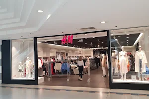 H&M image