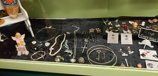 Thrift Store «Hand to Hand Thrift Store», reviews and photos, 785 Terryville Ave, Bristol, CT 06010, USA