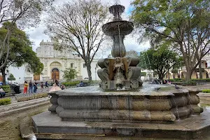 Parque Central de Antigua Guatemala image
