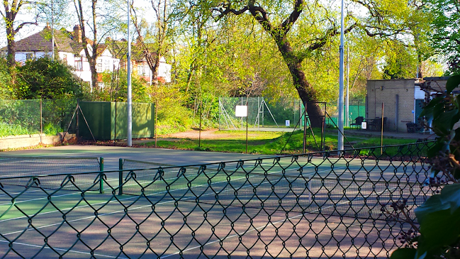 Reviews of Aldersbrook Lawn Tennis Club in London - Sports Complex