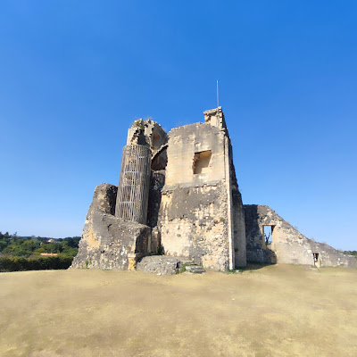 Donjon de la tour du Breuil à Marthon