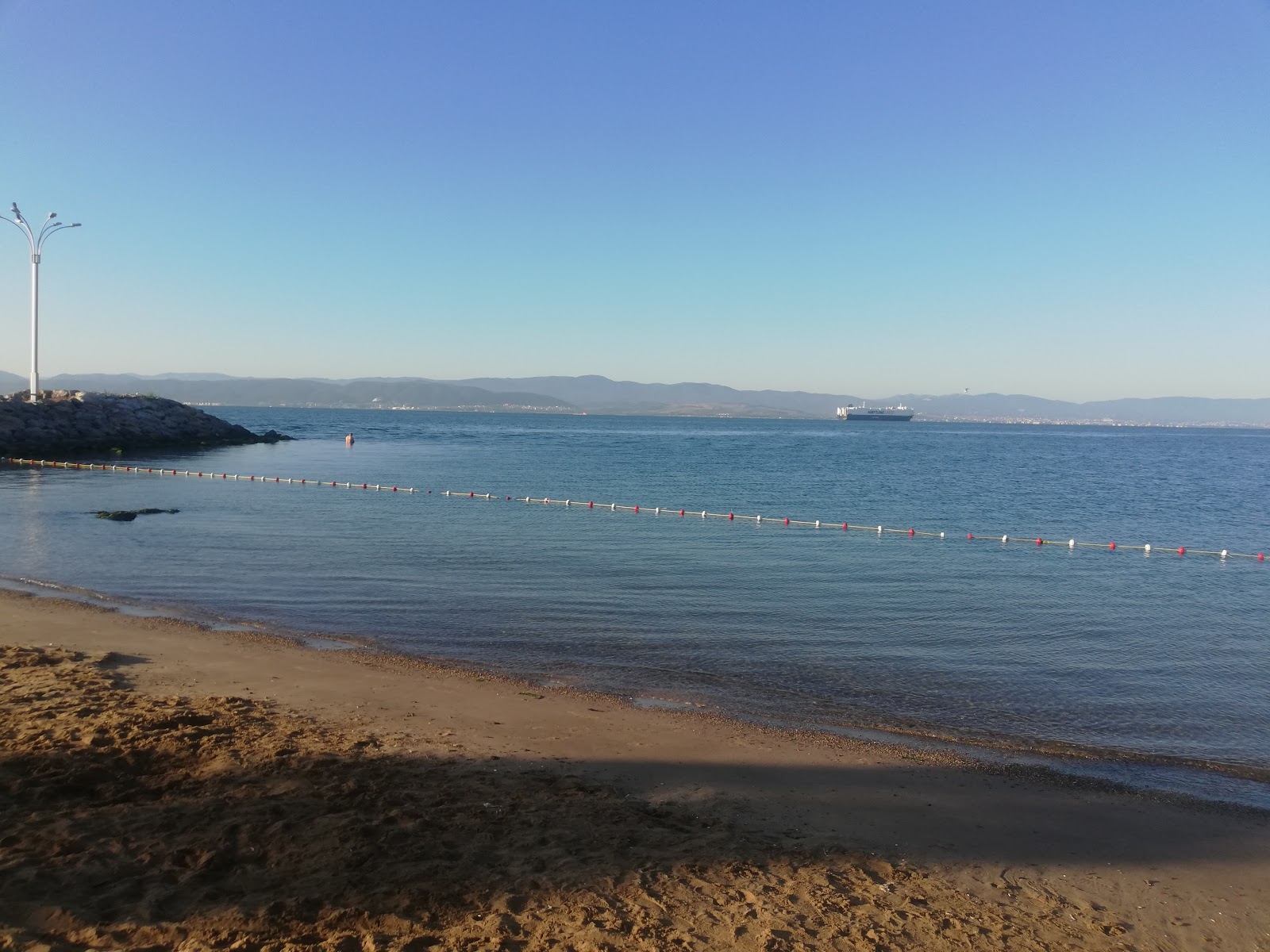 Foto van Darica beach met licht groen water oppervlakte