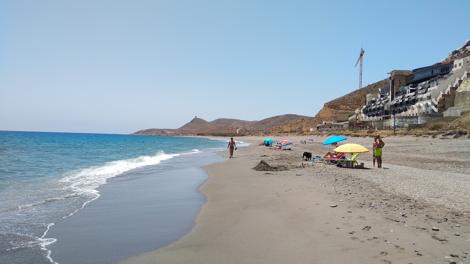 Φωτογραφία του Playa el Algarrobico με μπλέ νερό επιφάνεια