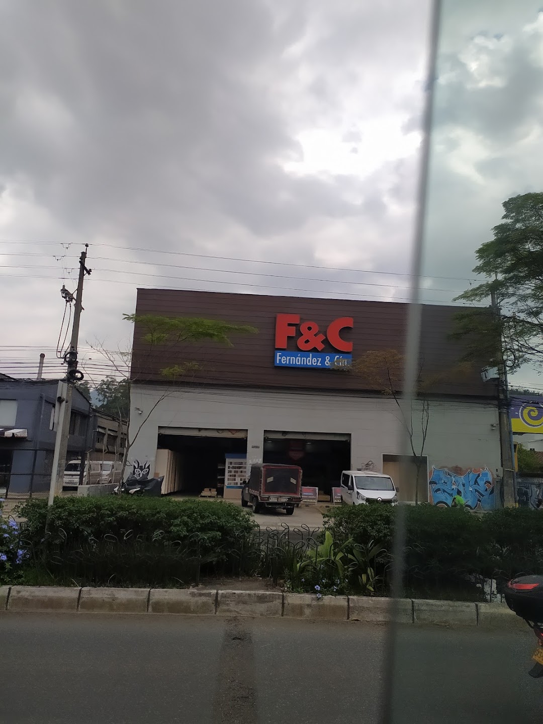 Fernandez y Cia - Guayabal