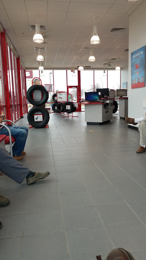 Tire Shop «Discount Tire Store - Cedar Rapids, IA», reviews and photos, 3050 Wiley Blvd SW, Cedar Rapids, IA 52404, USA