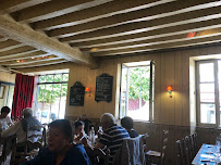 Atmosphère du Restaurant français L'Ermitage Saint Antoine à Barbizon - n°5