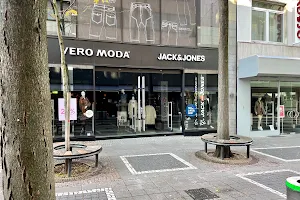 VERO MODA image