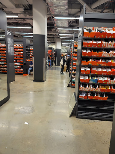 Sporting Goods Store «Nike Clearance Store», reviews and photos, 40-24 College Point Blvd, Flushing, NY 11354, USA