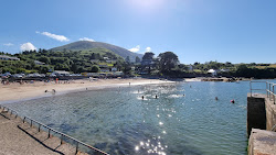 Photo de Kells Bay Beach entouré de montagnes