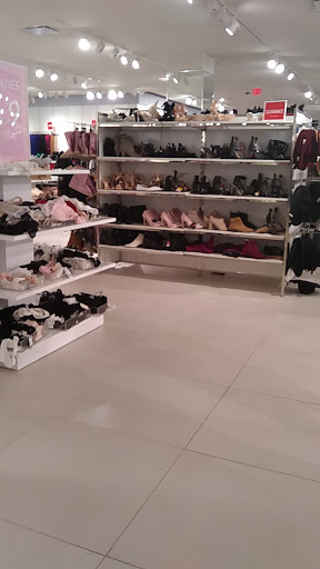 Clothing Store «F21 RED», reviews and photos, 470 Lewis Ave, Meriden, CT 06450, USA