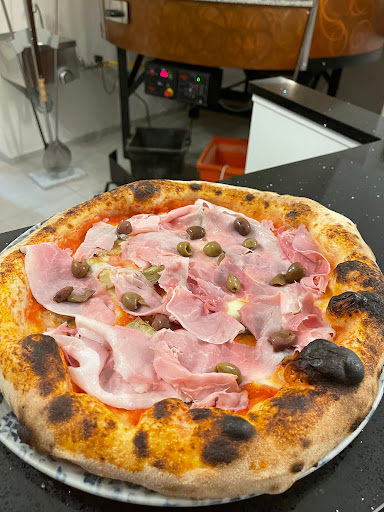 Pizza e cuore in Voghera, Provincia di Pavia