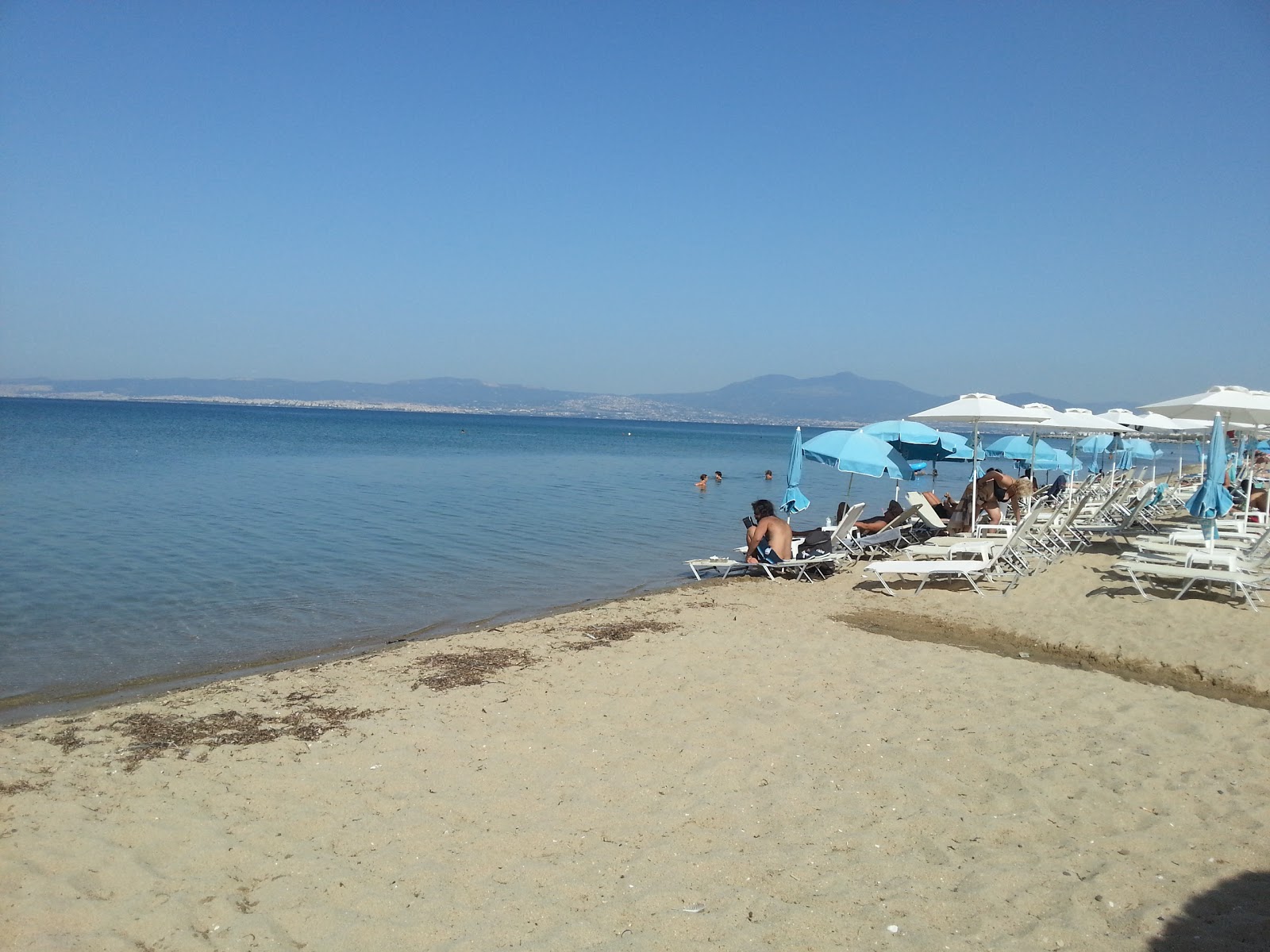 Foto av Agia Triada beach II med blå rent vatten yta