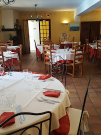 Atmosphère du Le Rouge Gorge - Restaurant & Chambres d'hôtes à Pontevès - n°5
