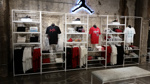 Shoe Store «Footaction», reviews and photos, 32 S State St, Chicago, IL 60603, USA