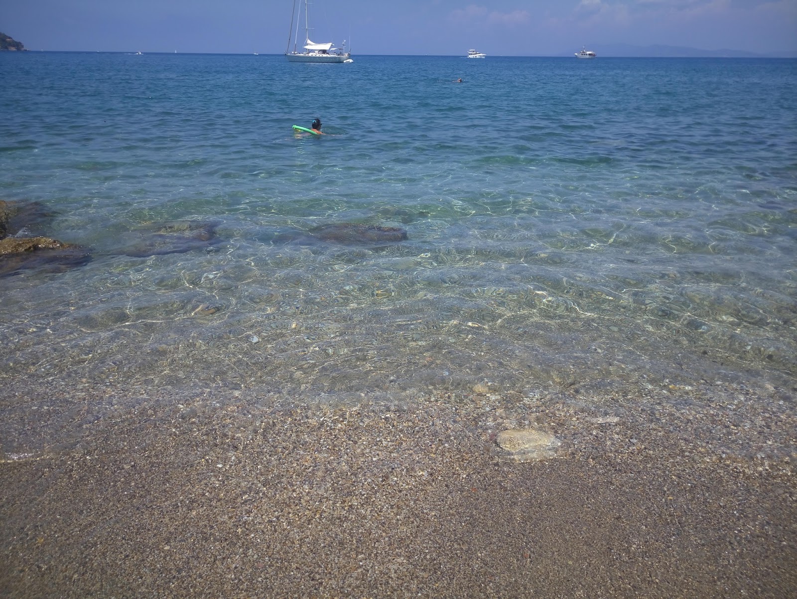 Foto af Spiaggia La Cantoniera med blåt vand overflade