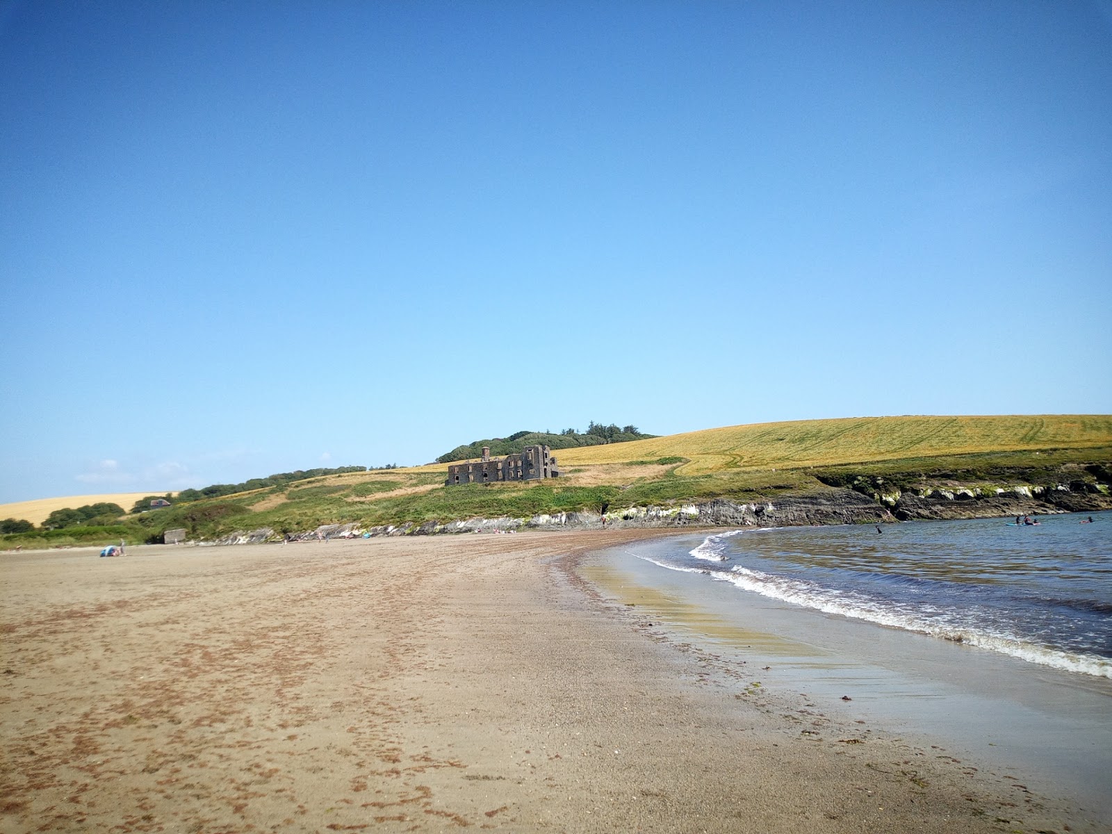 Photo of Howe Strand Bay Beach with very clean level of cleanliness