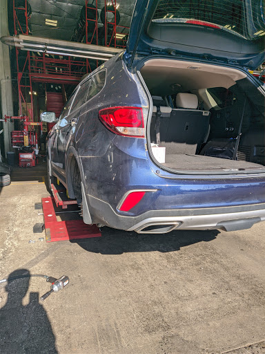 Tire Shop «Discount Tire Store - Kirkland, WA», reviews and photos, 12410 NE 124th St, Kirkland, WA 98034, USA