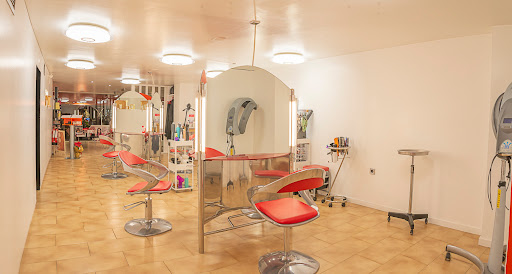 Bonfill Perruqueries - Home - Dona - Saló de bellesa - Barbershop en Reus, Tarragona
