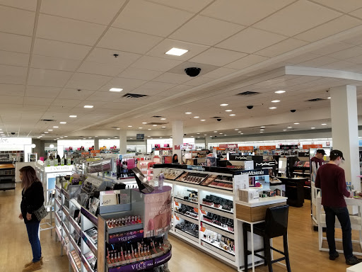 Hair Salon «Ulta Beauty», reviews and photos, 6517 Grand Ave, Gurnee, IL 60031, USA