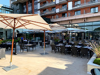 Atmosphère du Restaurant Yacht Café à Évian-les-Bains - n°3