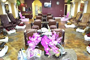 Queen B Nails & Spa image