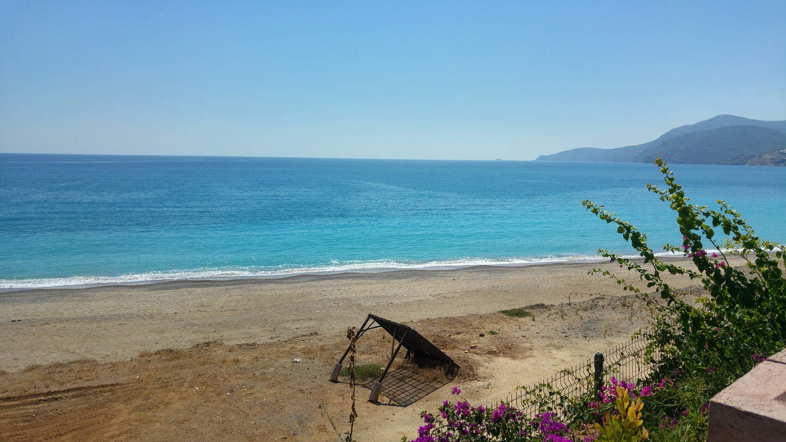 Photo of Yanisli Cave beach with partly clean level of cleanliness