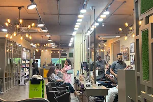 Looks Salon, Preet Vihar image