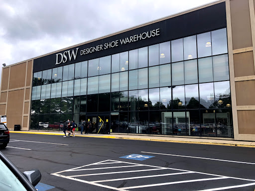 DSW Designer Shoe Warehouse, 10400 Old Georgetown Rd, Bethesda, MD 20814, USA, 