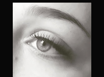 Lashes Brows and Beauty by Omi