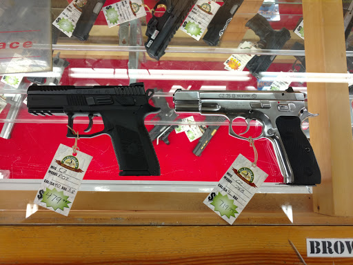 Outdoor Sports Store «Fin Feather Fur Outfitters - Cleveland», reviews and photos, 18030 Bagley Rd, Middleburg Heights, OH 44130, USA