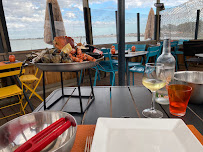 Atmosphère du Restaurant de fruits de mer LES VIVIERS - Restaurant à Rivedoux-Plage - n°10