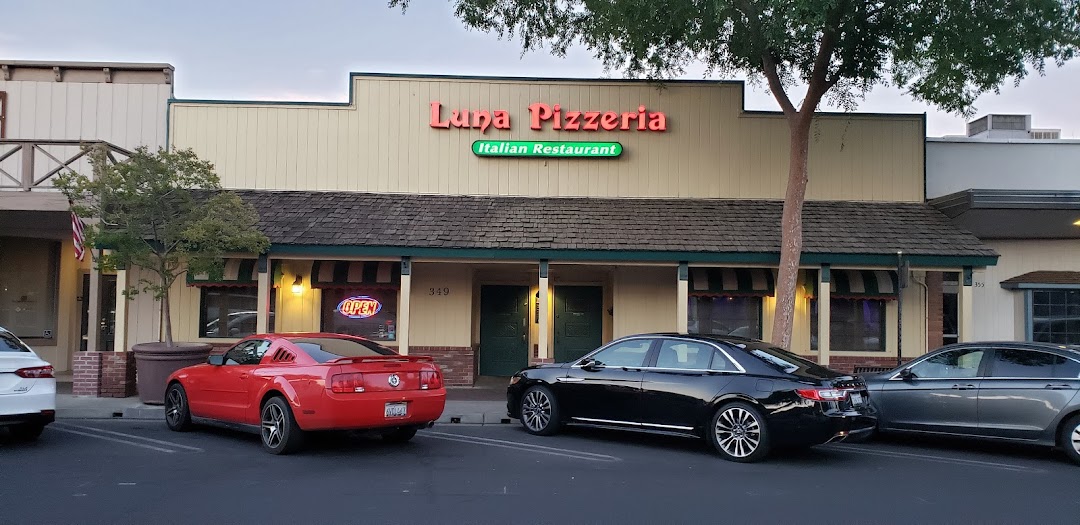 Luna Pizzeria & Italian Restaurant