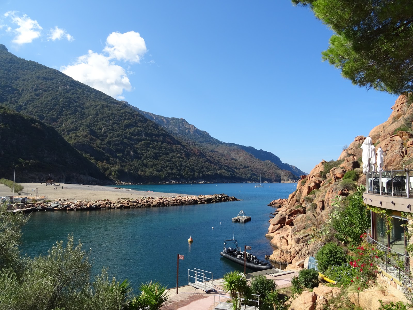 Fotografija Porto beach in naselje