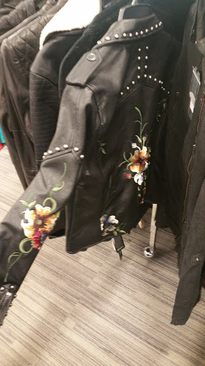 Department Store «Nordstrom Rack Shelbyville Road Plaza», reviews and photos, 4600 Shelbyville Rd, Louisville, KY 40207, USA