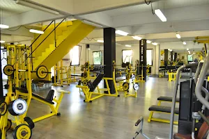 Palestra New Body Gym Genova |Sala Pesi Lezioni Private Corsi Fitness Pilates Aerobica Pump image
