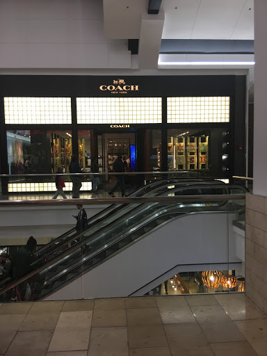 Shopping Mall «Westfield Garden State Plaza», reviews and photos, 1 Garden State Plaza, Paramus, NJ 07652, USA