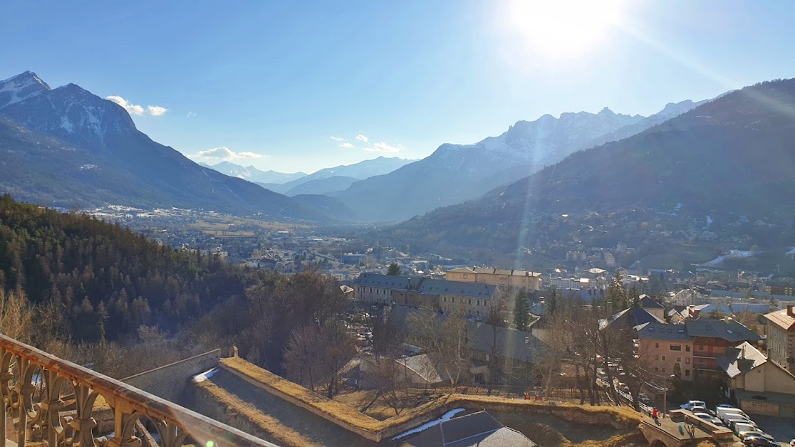 Location 4 chambres, vue montagne, terrasse, soleil à Briançon (Hautes-Alpes 05)