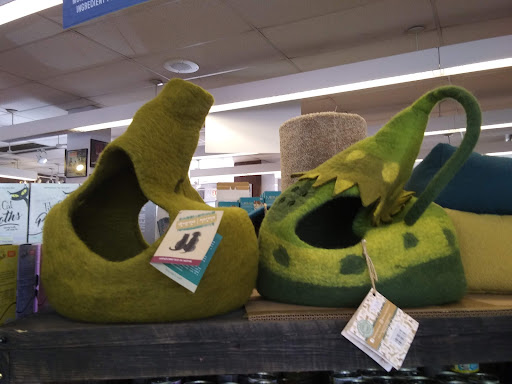 Pet Supply Store «Ruff Haus Pets», reviews and photos, 4652 N Rockwell St, Chicago, IL 60625, USA