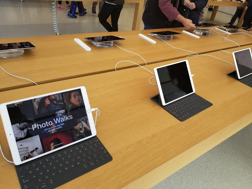 Computer Store «Apple Country Club Plaza», reviews and photos, 227 Nichols Rd, Kansas City, MO 64112, USA