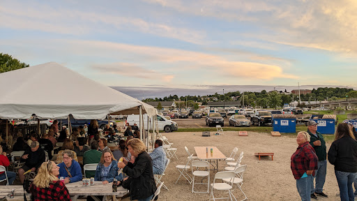 Bar & Grill «Waterfront Bar & Grill», reviews and photos